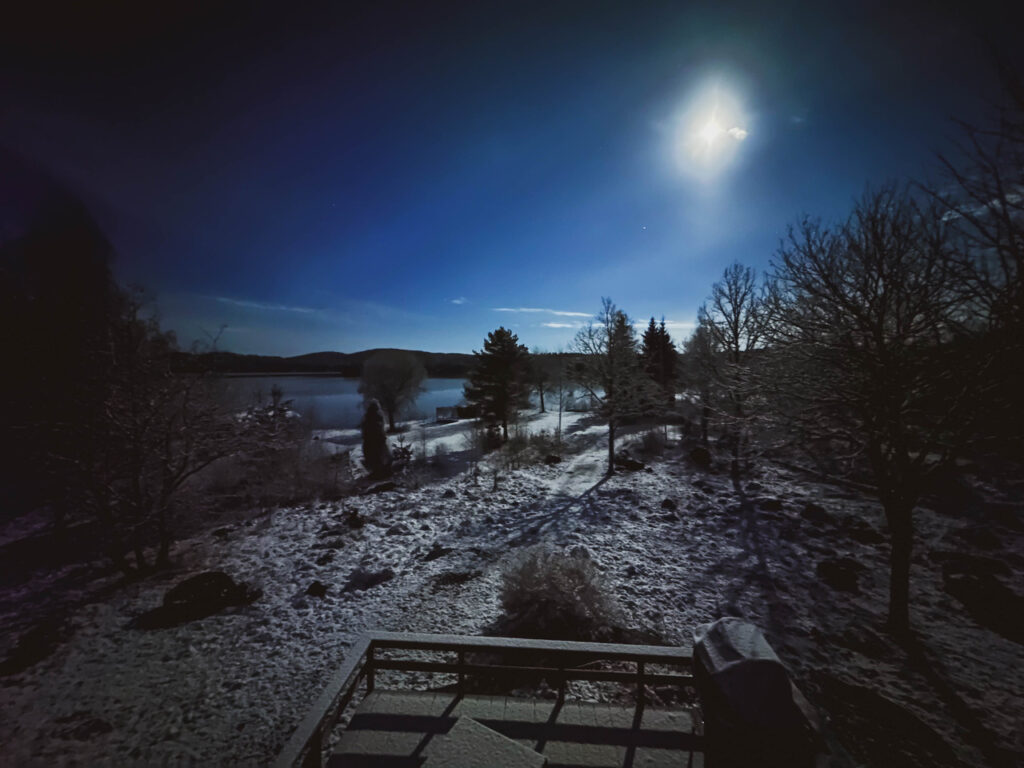 Fuldmåne over Smålunda